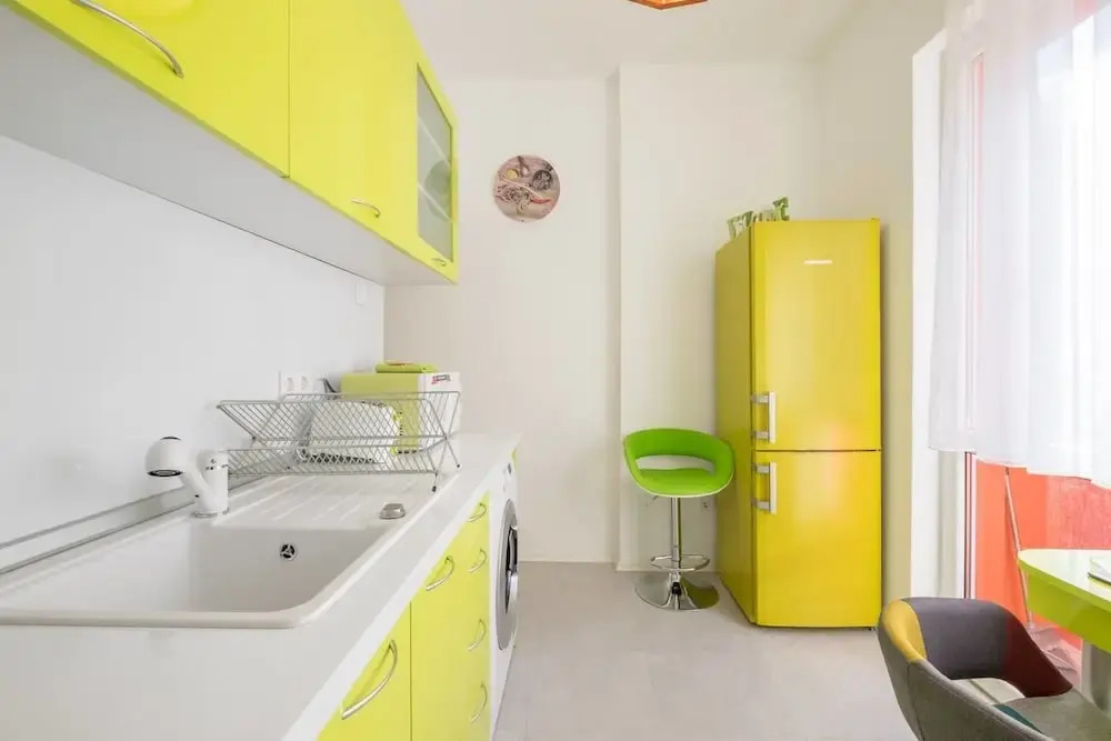 POP UP - Colourful One Bedroom Flat - TOP CENTER