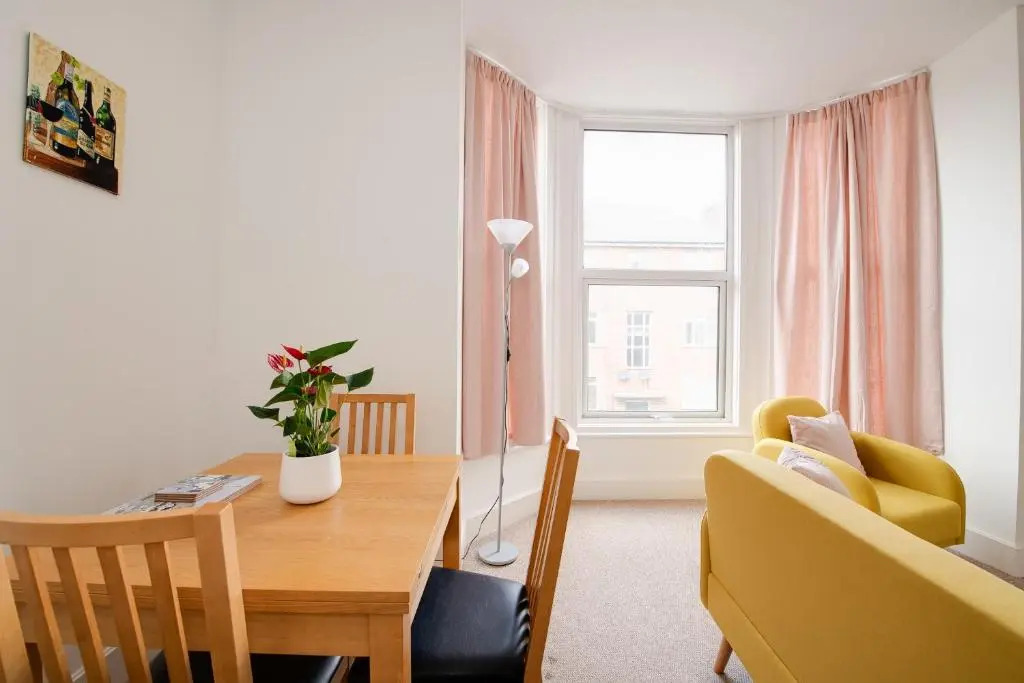 Bright 2 bedroom in Southsea. 8 min walk to seafront