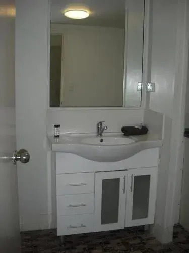 Airlie Seaview Apartments