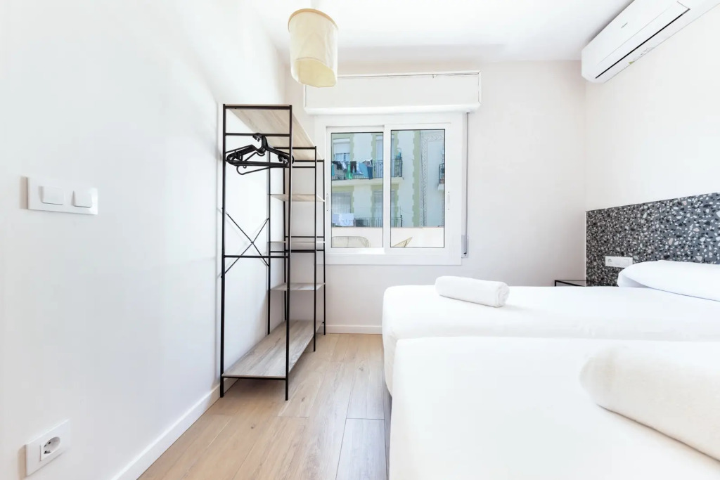 AinB Barcelona Sants Apartments