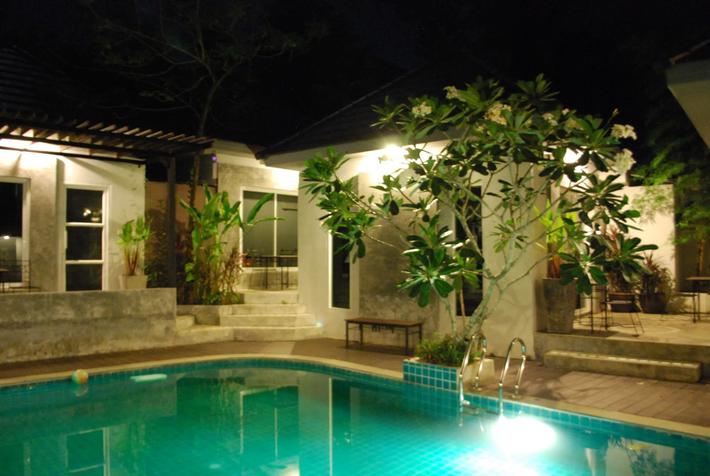 Laila Pool Village