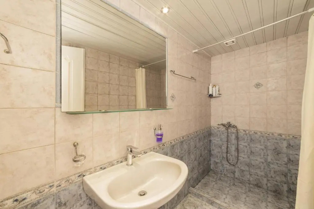 Private Studio Apartment, Unique Location - Sea View
