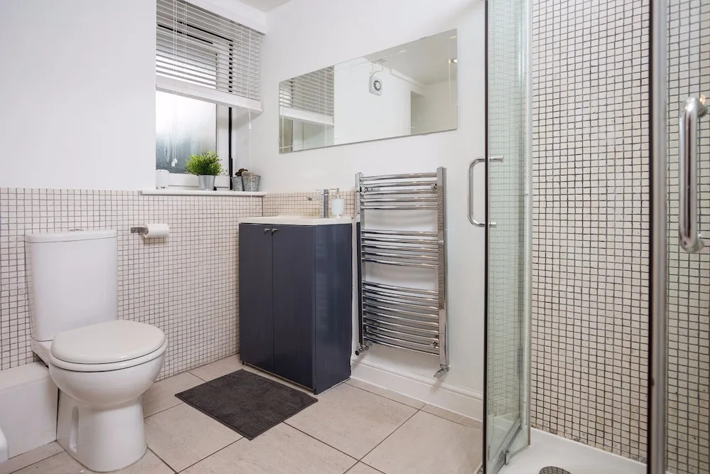 3 Bedroom Flat next to Victoria Park Sleeps 6