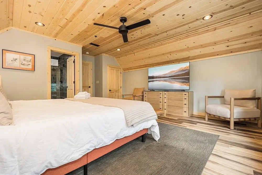 Black Diamond Lodge by Taylor Made Deep Creek
