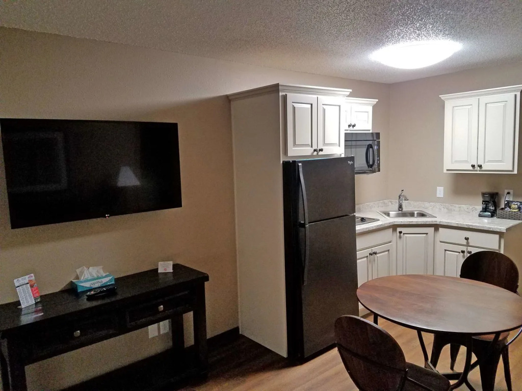 Americas Best Value Inn and Suites Bismarck
