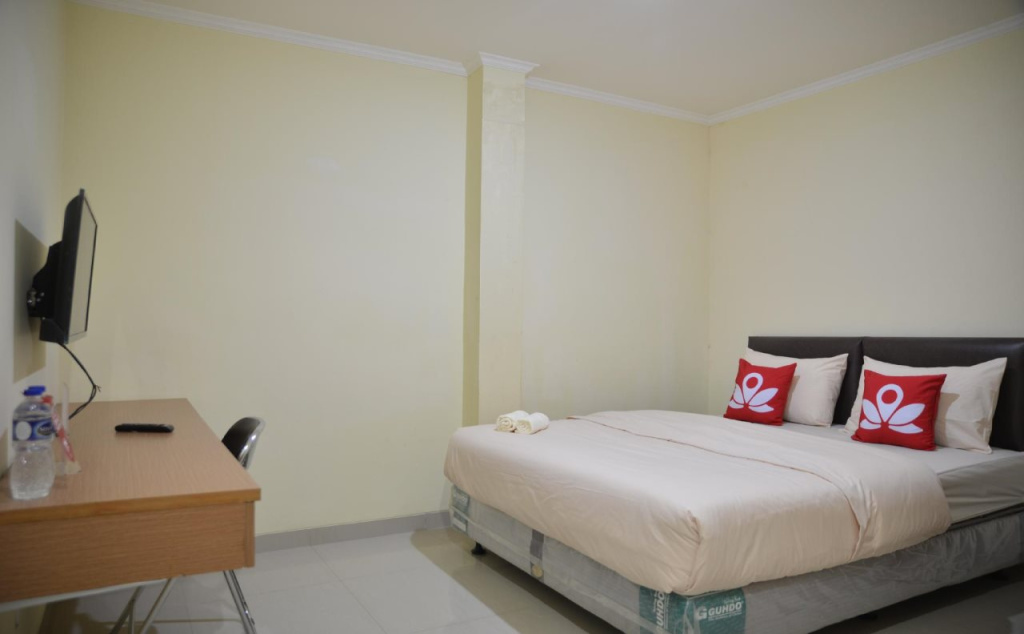 ZEN Rooms Near ITC Roxy Mas