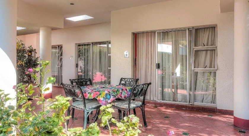 Woodmead Guest Lodge