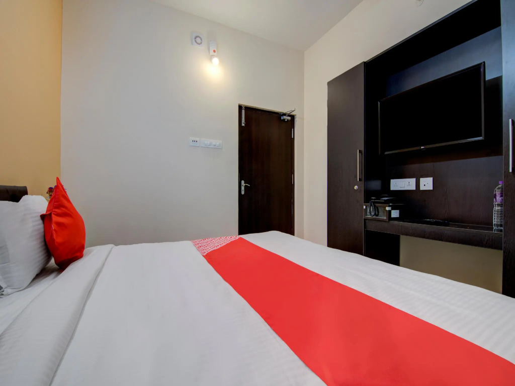OYO Flagship 24147 Royal Stay