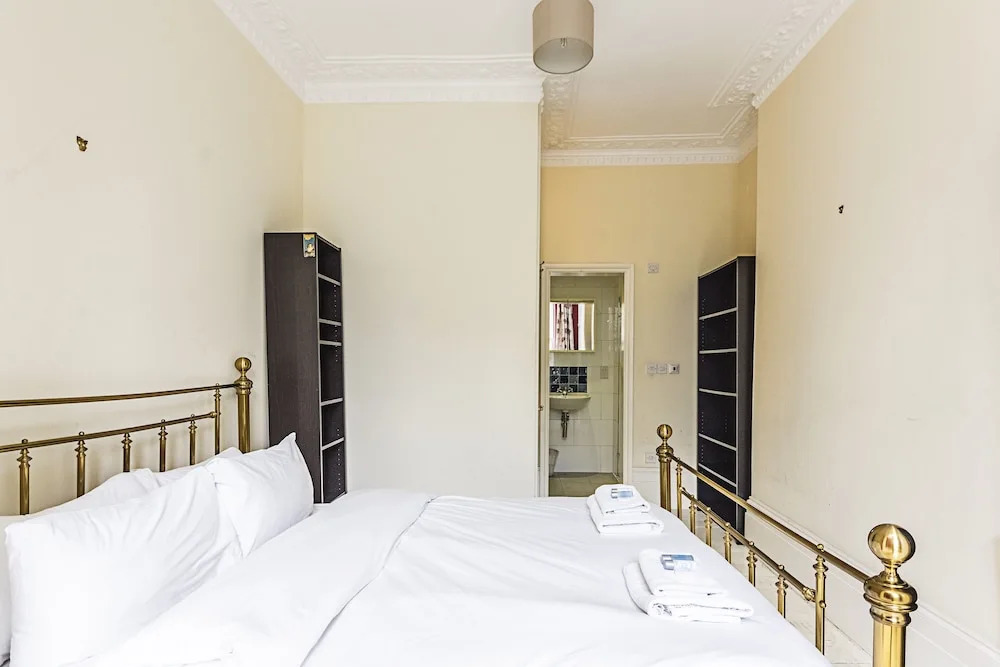 Westbourne Road · Lovely 2 Bed Apartment Near Paradise Park