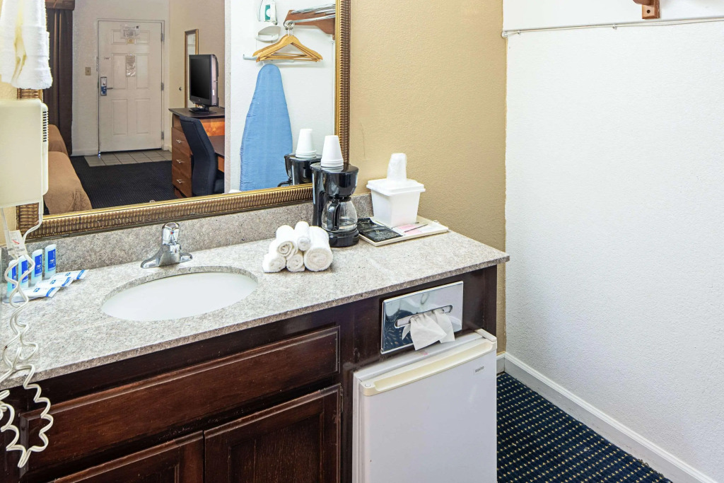 Rodeway Inn at Nevada State Capitol