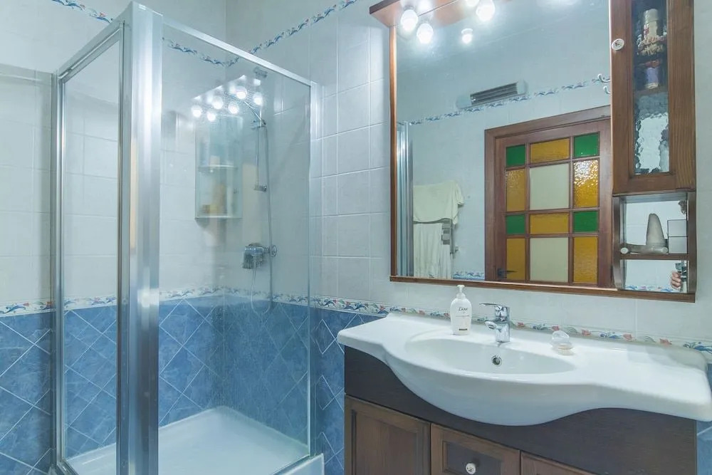 Well Located Townhouse & Courtyard Kalka