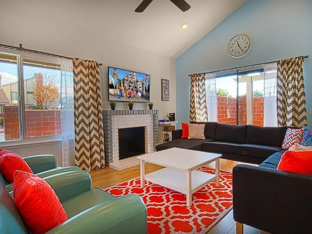 Suite Escapes 7 3 Bedrooms 2.5 Bathrooms Condo
