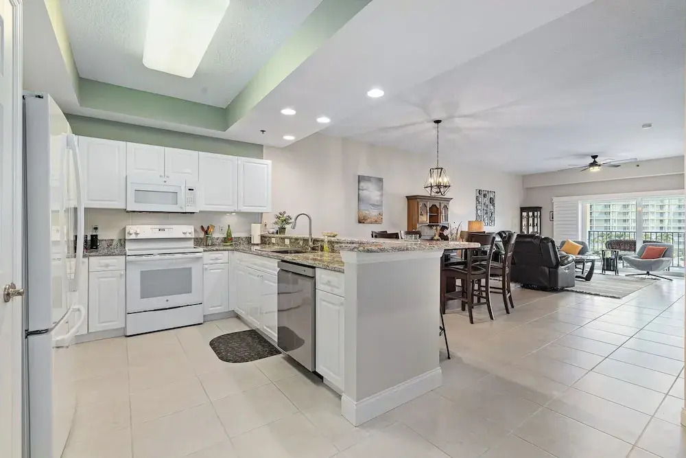 Sunny 3BR Condo Steps to Beach Pool NSB FL