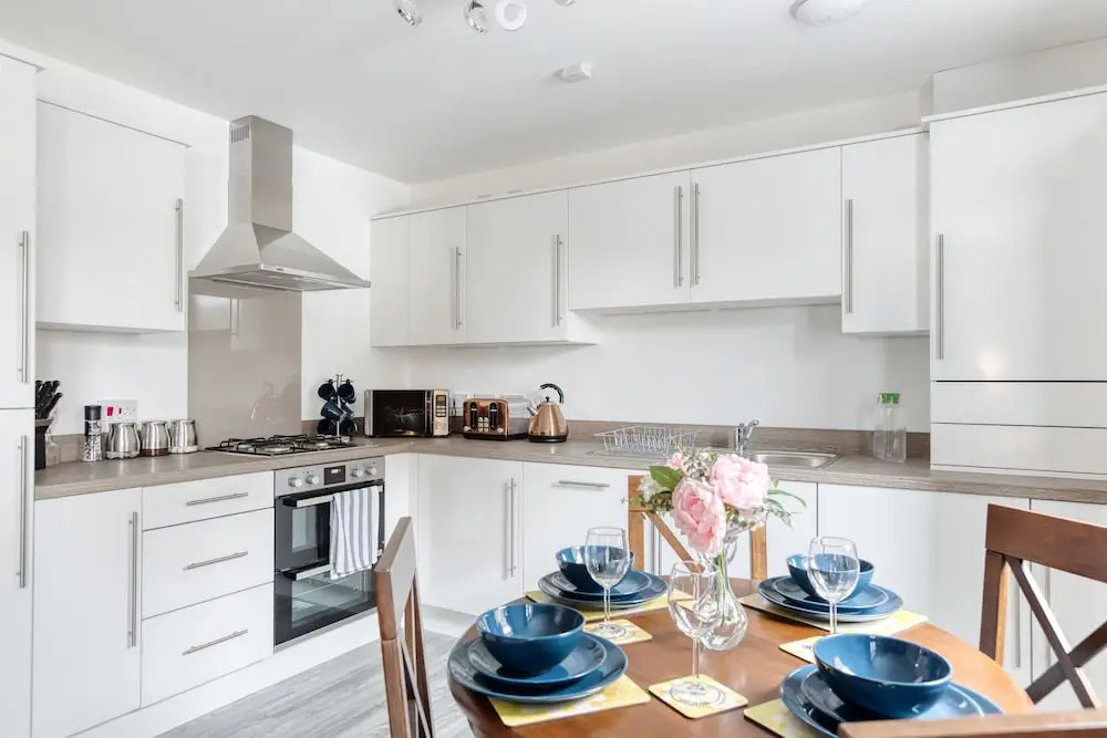 Modern 2 Bed Apartment in Central City
