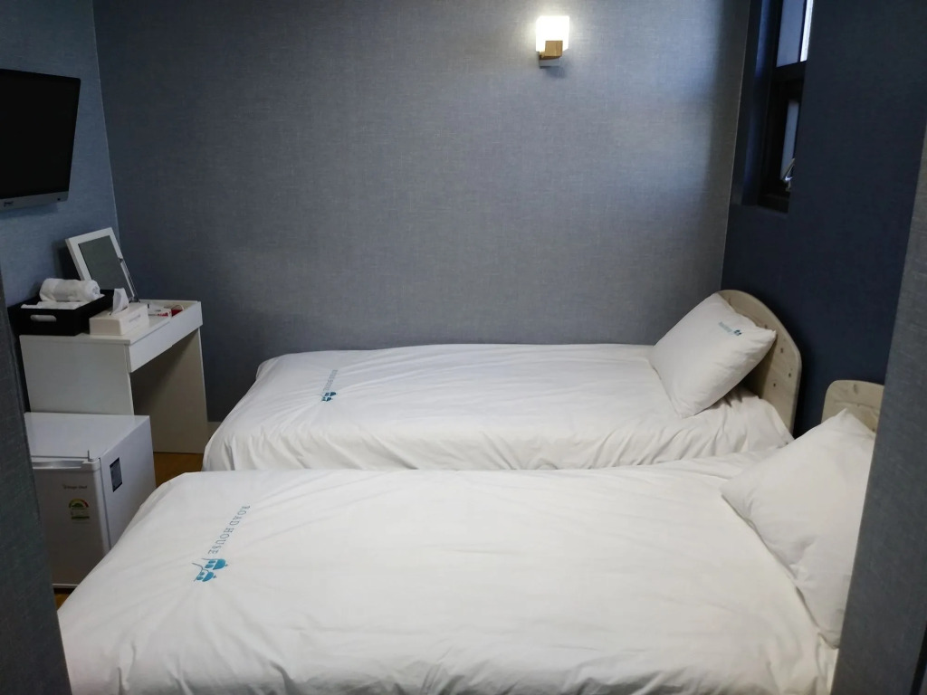 Roadhouse Shinchon - Hostel