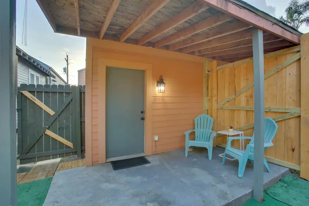 2 Mi to Dtwn: New Orleans Escape!