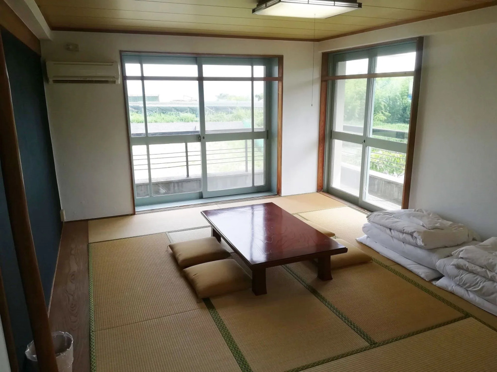J-Hoppers Lake Biwa Guesthouse