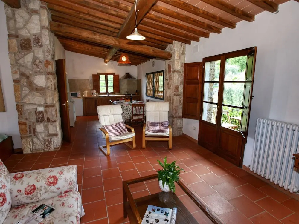 Soothing Holiday Home in Castelnuovo dei Sabbioni With Pool