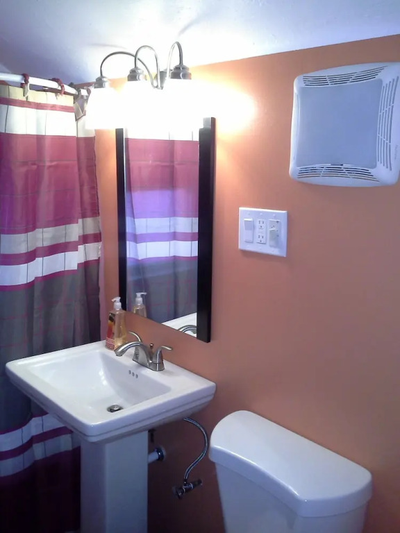 JARVIS West Blvd 6BD Villa by Edgewater Park Downtown