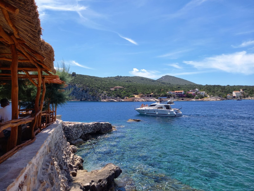 Room Ana - 5 m from beach: R11-24 Cove Pokrivenik, Island Hvar