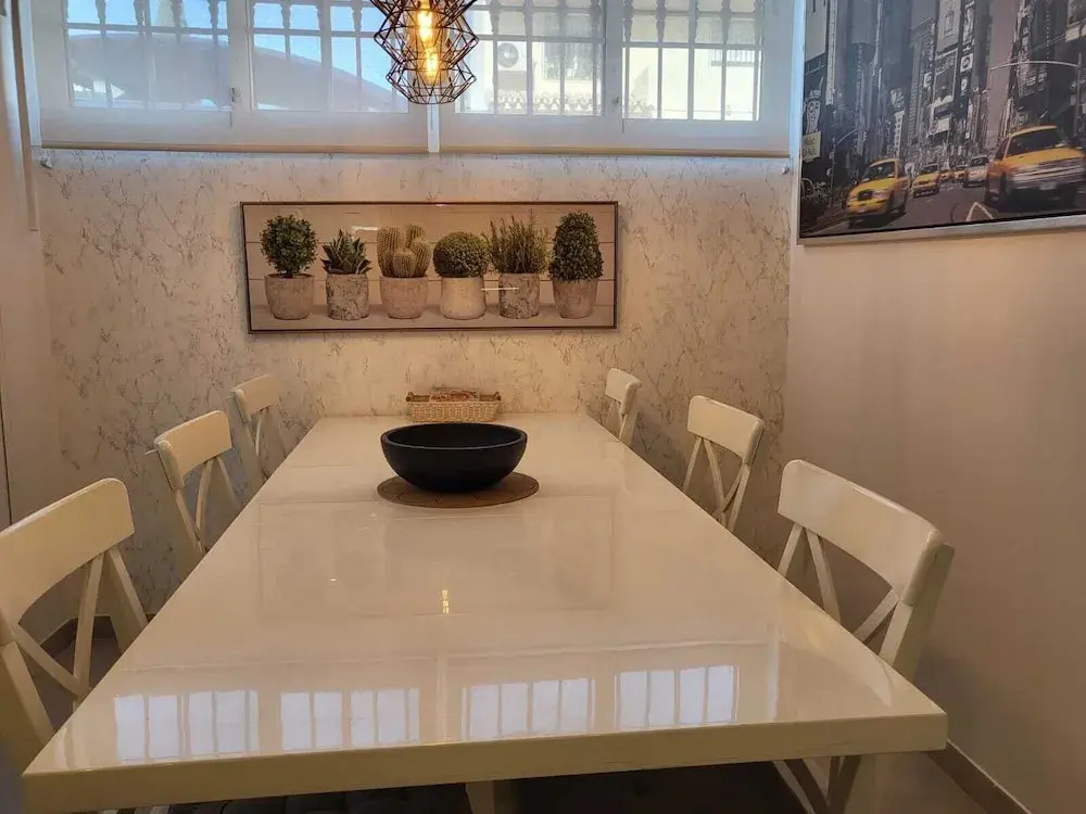 Duplex Apt, 3 Bedroom, Sleeps 6, Pool