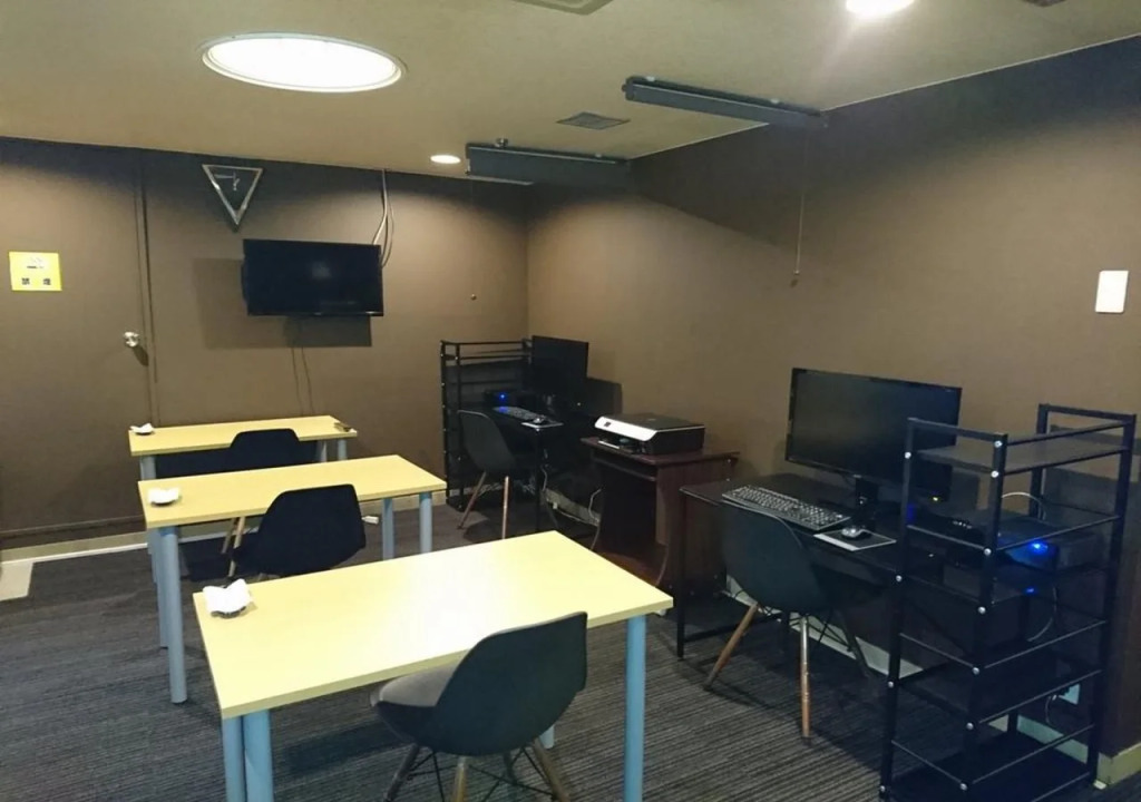 Atsugi Capsule Hotel