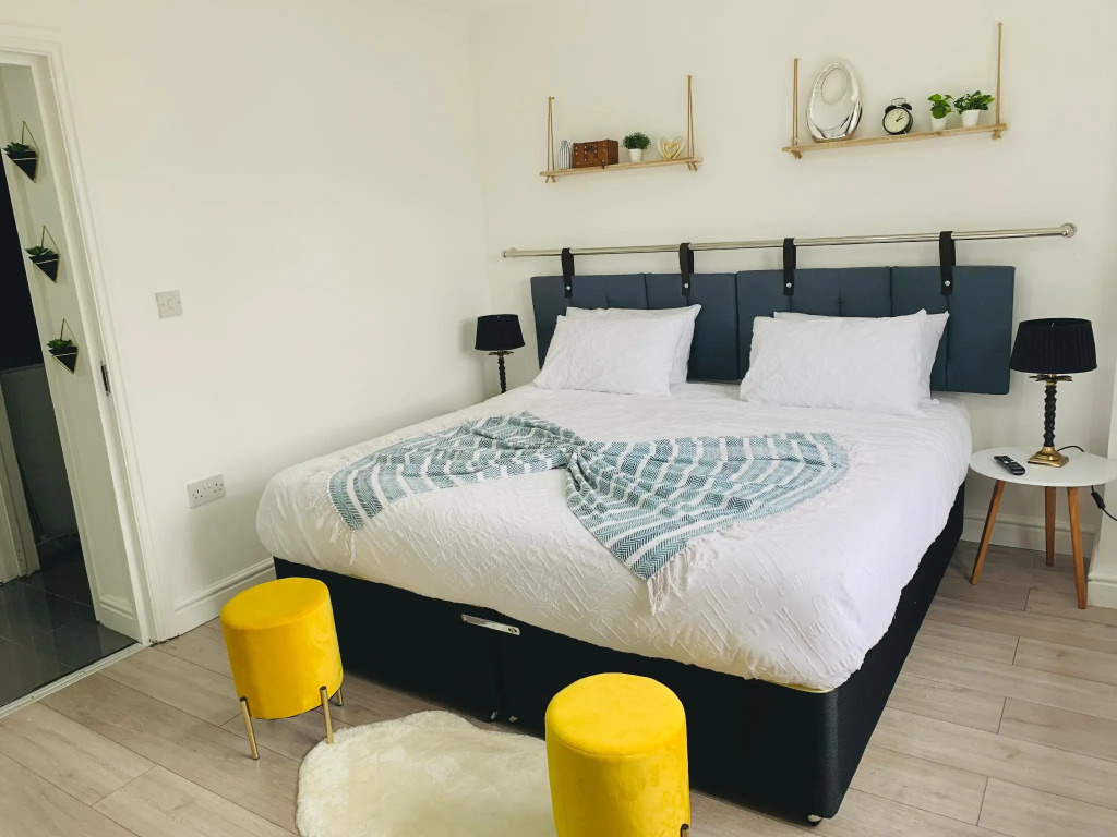 Modern & Cosy 2-Bed Apartment Near NEC, Airport & JLR