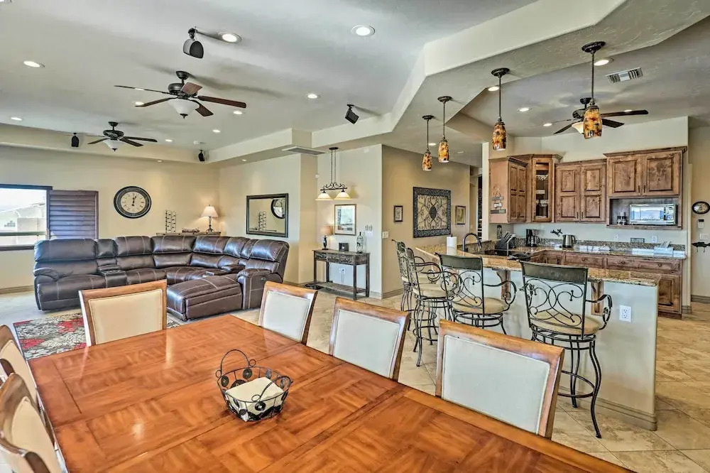 Luxe Retreat w/ Lake Havasu View & Pool!