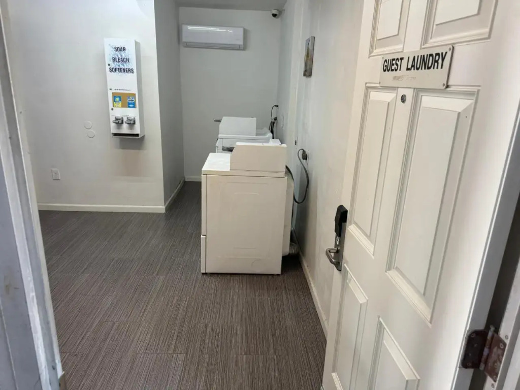 Englewood Inn & Suites