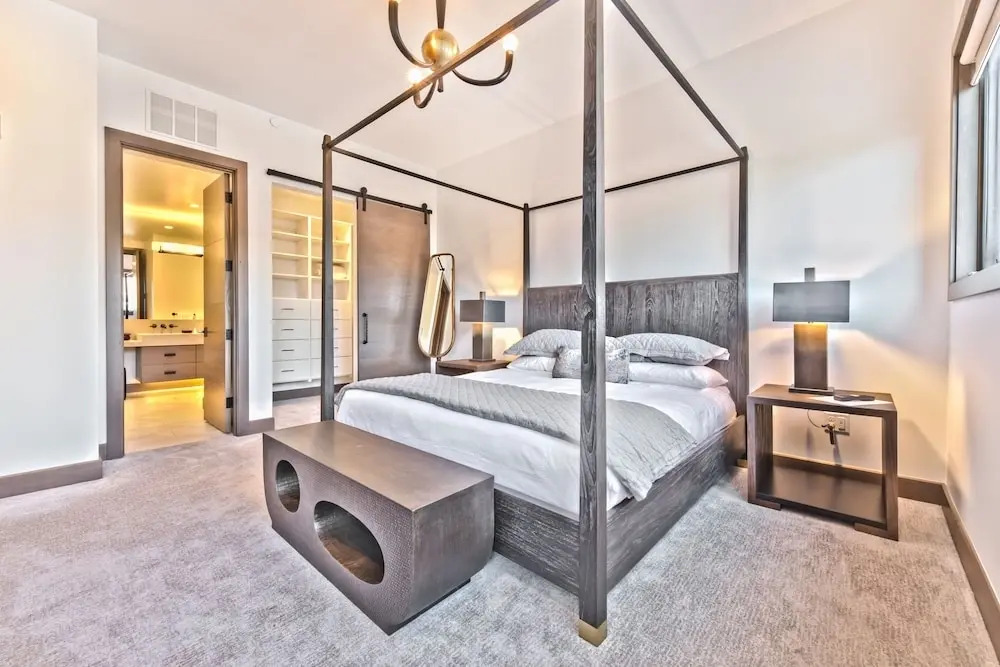April Inn on Main