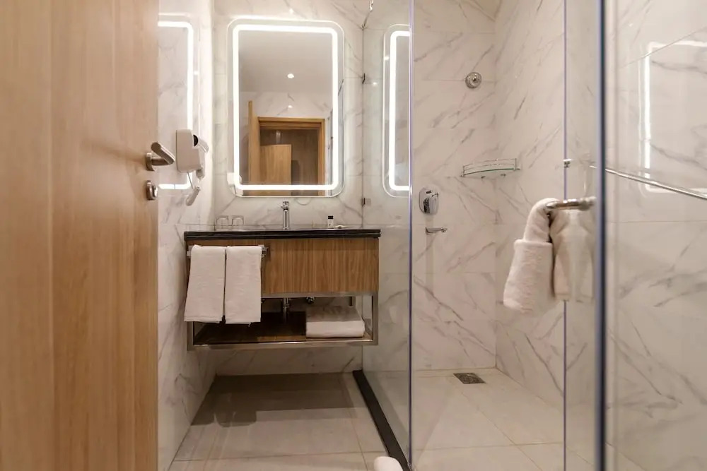 Hometel Lucknow - A Sarovar Hotel