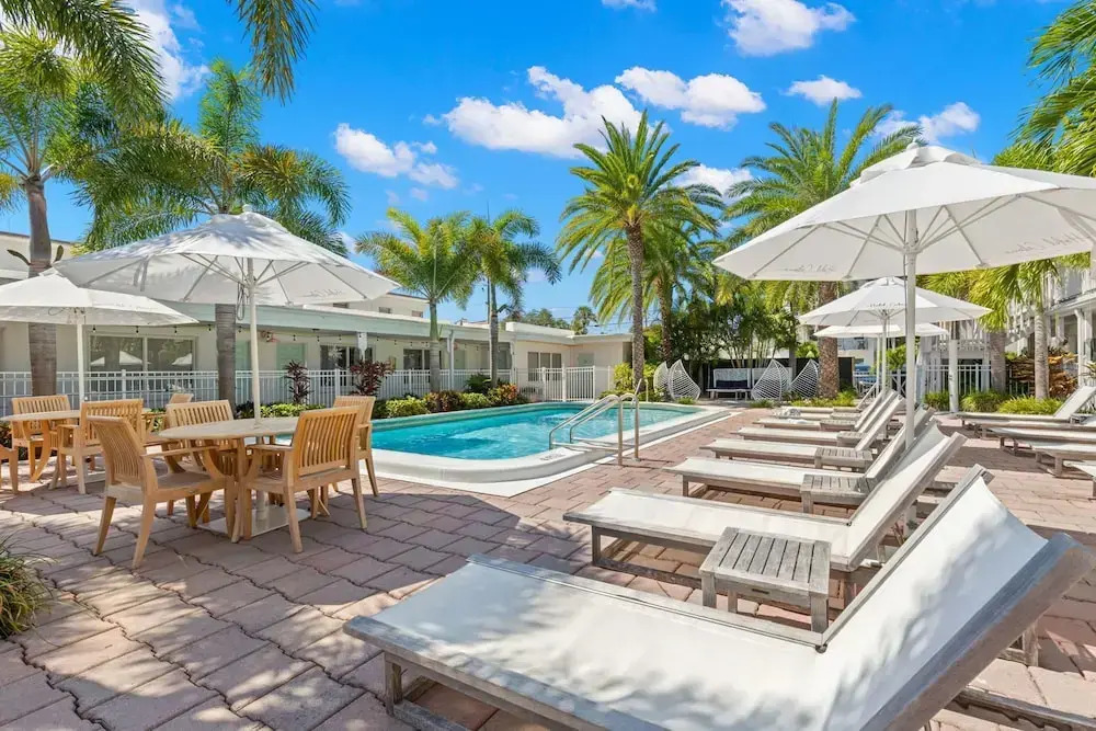 Cabana Condo Heated Pool, Steps to the Beach!