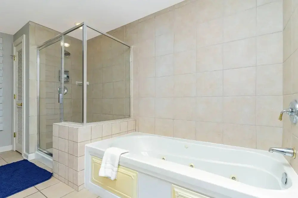 Splendid 3 bedroom, 3 bath condo - 408 Royale Palms 3 Condo