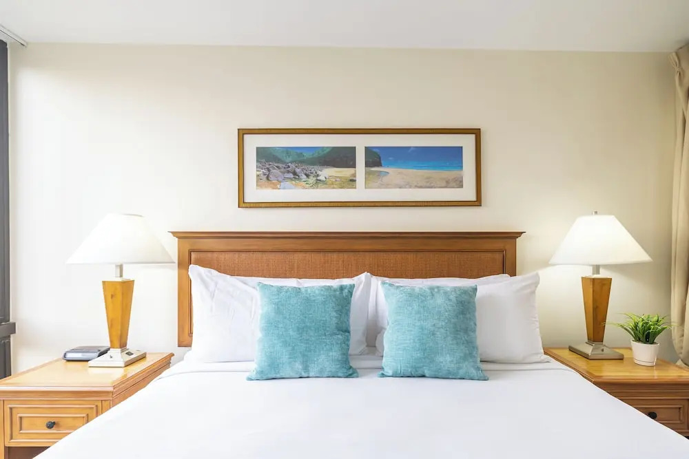 Waikiki Sunset 2 bedroom with Diamond Head View and Parking