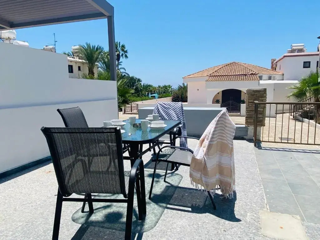 Keylana's 2-BR Apt in Pyla
