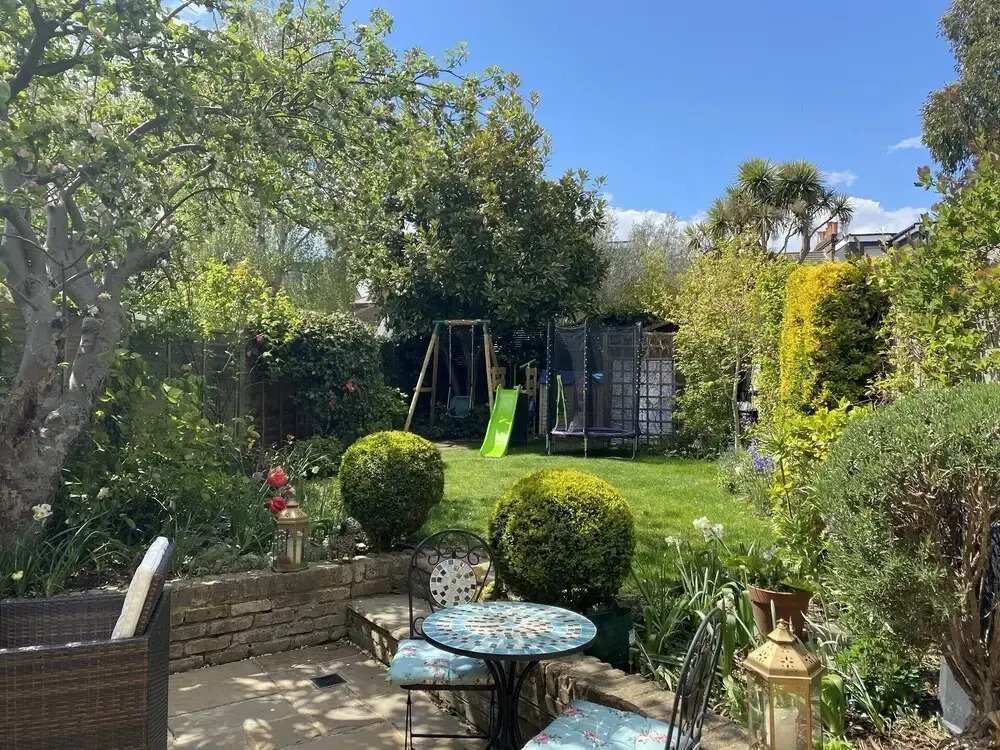 Central Wimbledon house sleeps 8 - secluded garden