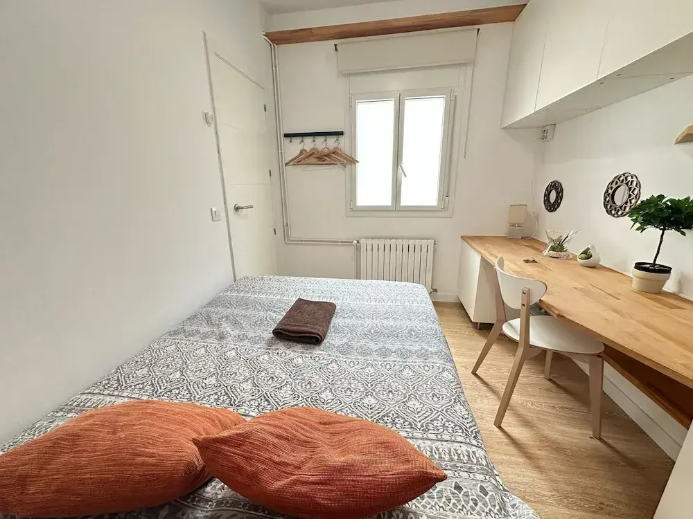 Rooms in Apartment Borrell