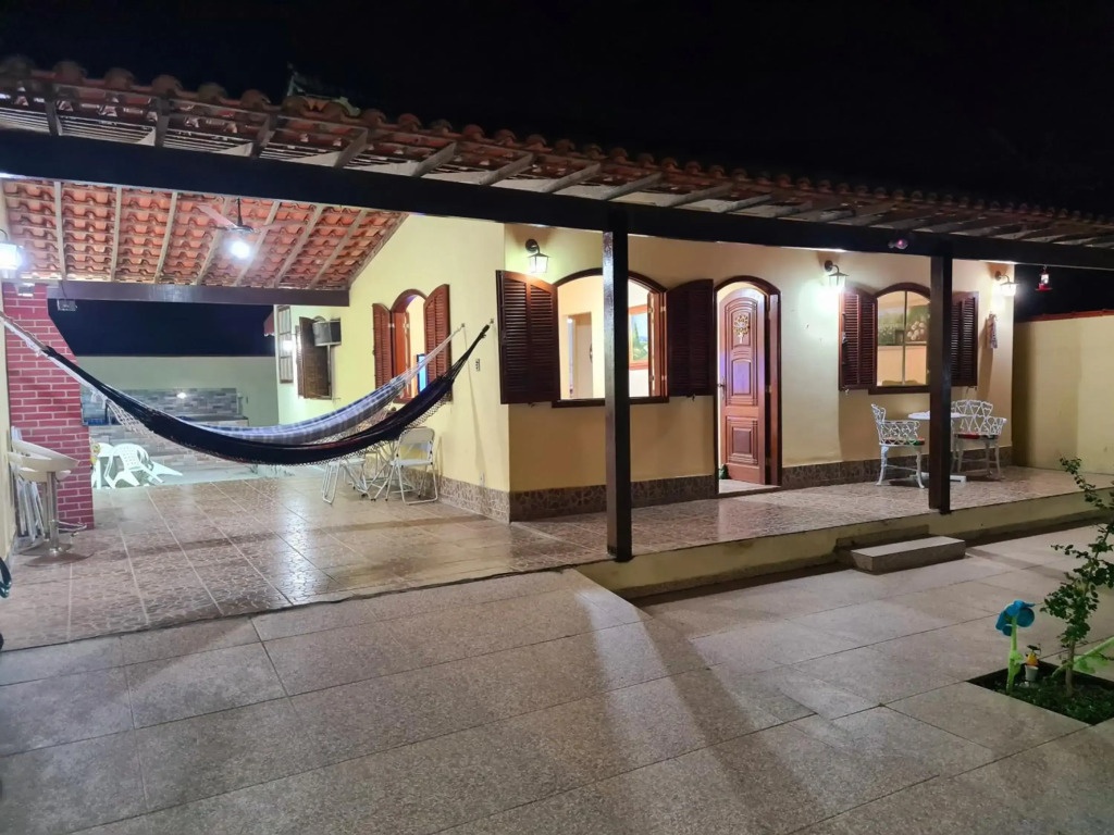 Casa em Condomínio com Piscina Privativa
