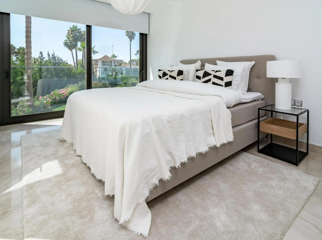 GG- Modern townhouse, families & couples only