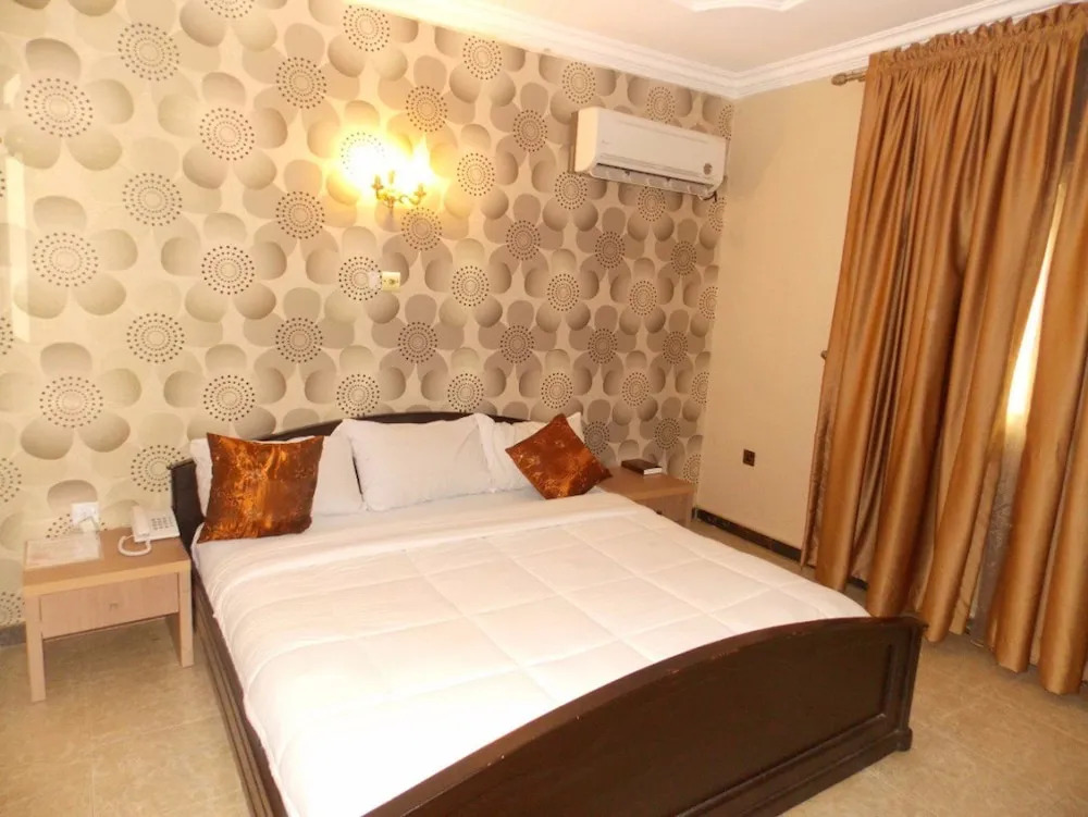 Thornberry Savannah Suite Hotel