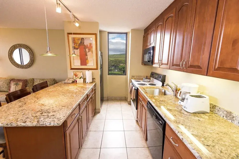 Kaanapali Shores Studio 642 Studio Bedroom Condo by RedAwning
