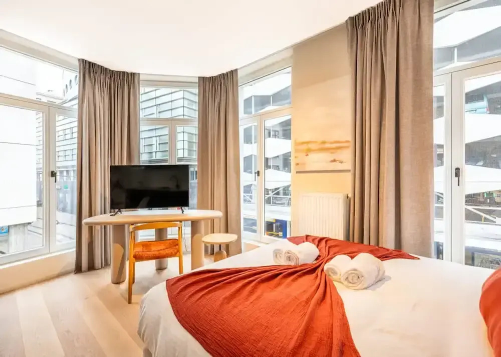 Trendy Modern Corner Studio With a View of Ghent