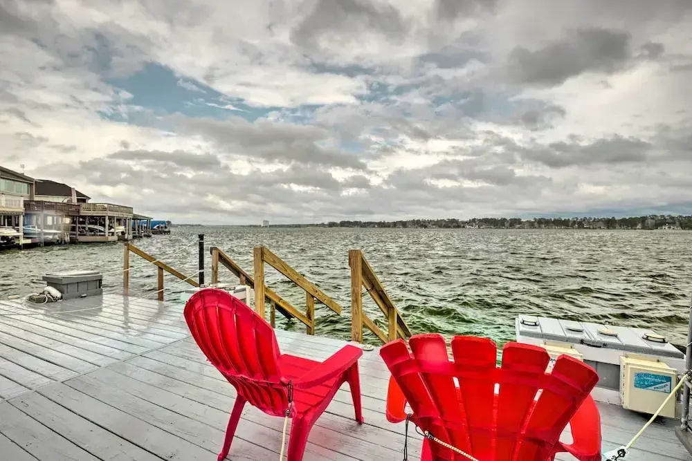 Waterfront Lake Conroe Getaway w/ Multiple Decks