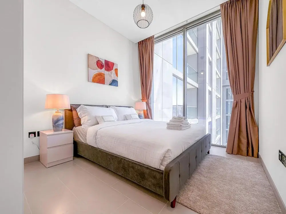 Luxury StayCation - Elegant Apartment With Balcony and Large Pool