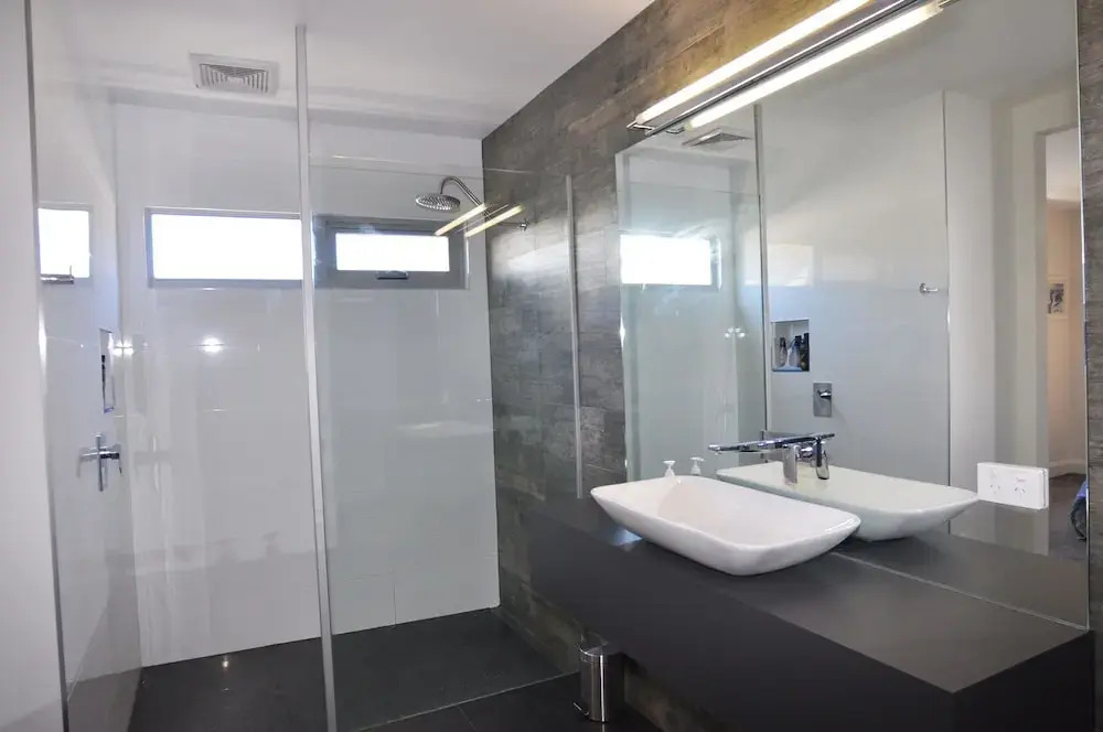 Sunnyside - Surf Side, Linen and Wifi included