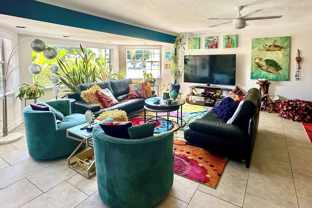 1 Mi to Dtwn: Sun-soaked Cape Coral Getaway!
