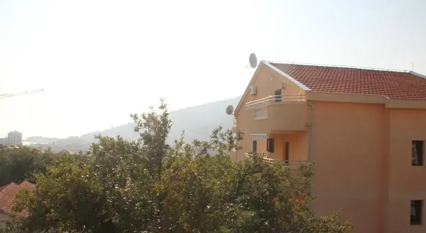 Sunny Villa Apartments