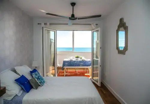 UrbanChic Beachfront Apt