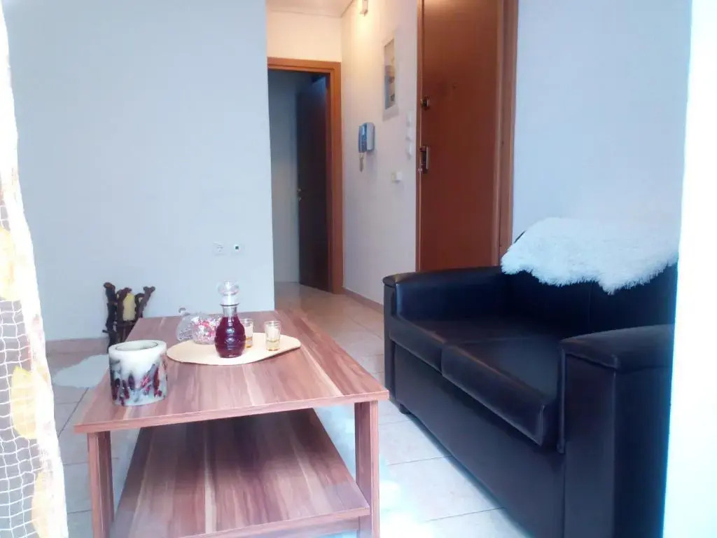 Bright Apartment 40 sqm Port of Piraeus OLP