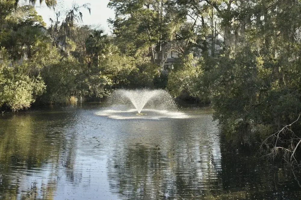 Ocean Breeze Villa, Pools & Tennis: Walk to Beach condo